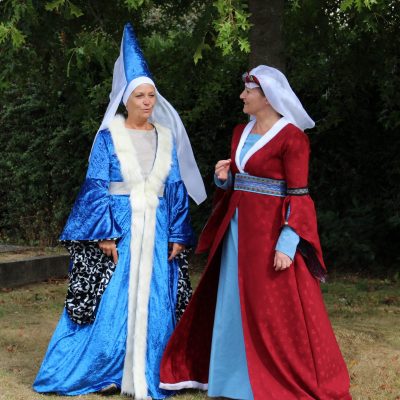 costumes médiévaux scenes de vie
